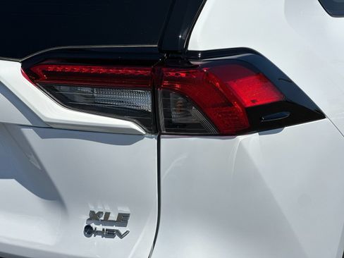 Used 2025 Toyota RAV4 XLE AWD/4WD image 24