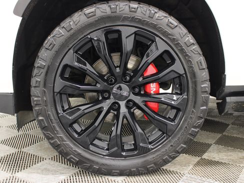 Used 2023 GMC Yukon XL Denali AWD/4WD image 37