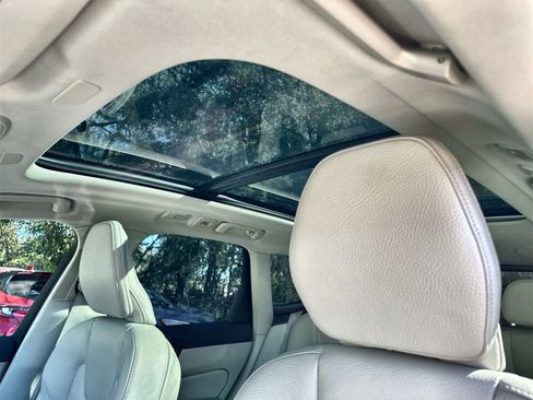 Used 2024 Volvo XC60 B5 Plus image 21