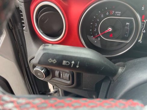 Used 2019 Jeep Wrangler Unlimited Rubicon AWD/4WD image 34