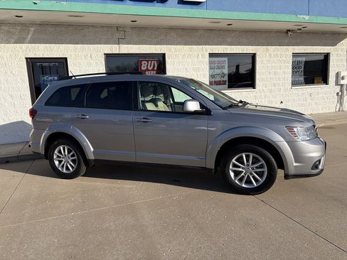 Used 2017 Dodge Journey SXT w/ Safe & Sound Group image 2