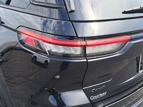 Certified 2024 Jeep Grand Cherokee Altitude AWD/4WD image 36