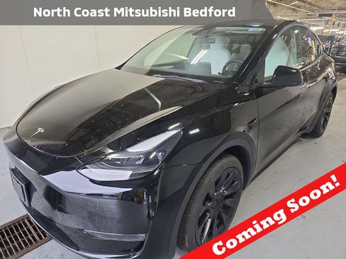 Used 2023 Tesla Model Y Long Range AWD/4WD image 1