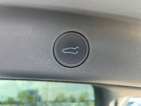 Used 2023 Tesla Model Y Performance image 22