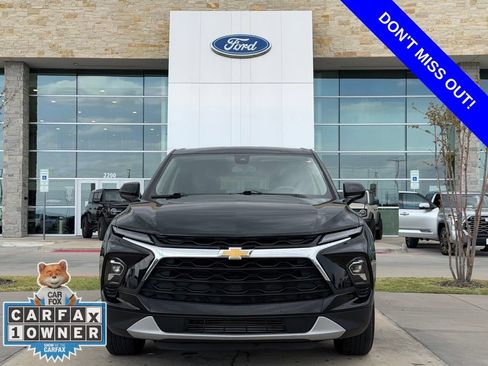Used 2025 Chevrolet Blazer LT FWD image 2