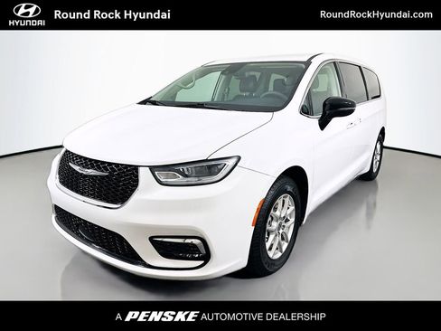 Used 2024 Chrysler Pacifica Touring-L image 1