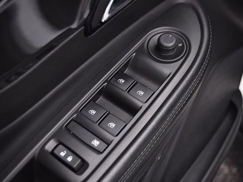 Used 2020 Buick Encore Preferred image 8