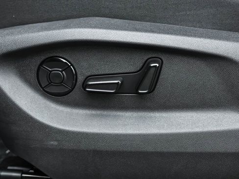 New 2025 Volkswagen Tiguan SE R-Line image 10