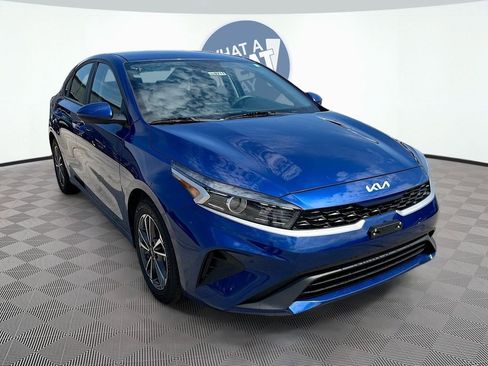 Certified 2023 Kia Forte LXS FWD image 3