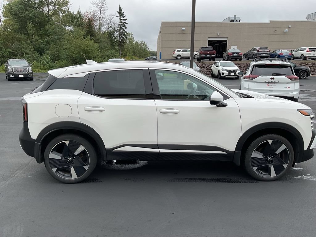 Used 2025 Nissan Kicks SR AWD/4WD image 4