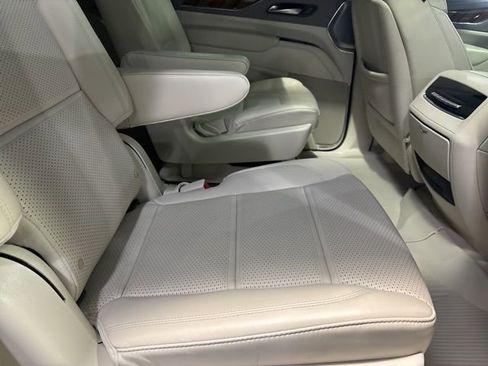 Used 2024 Cadillac Escalade Sport Platinum w/ LPO, ONYX Package image 6