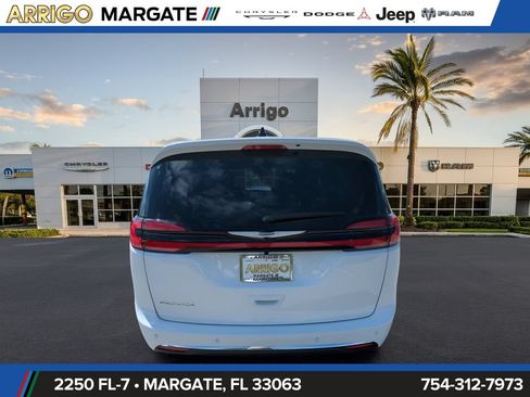 New 2026 Chrysler Pacifica Select FWD image 6