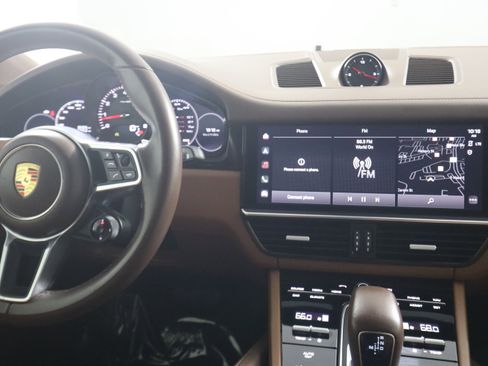 Certified 2023 Porsche Cayenne Platinum Edition image 19