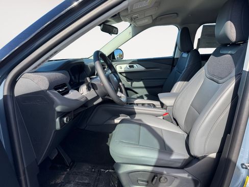 New 2026 Ford Explorer Active w/ Active Comfort Package image 11