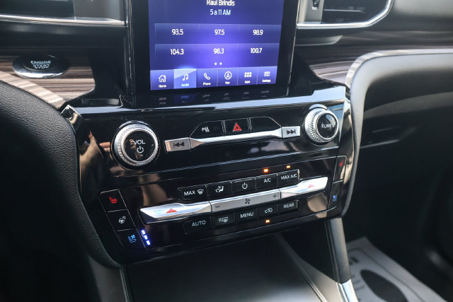 Used 2023 Ford Explorer Limited w/ Limited Technology Package AWD/4WD image 14