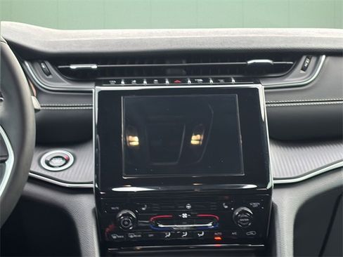 Certified 2025 Jeep Grand Cherokee Laredo X w/ Luxury Tech Group I image 22