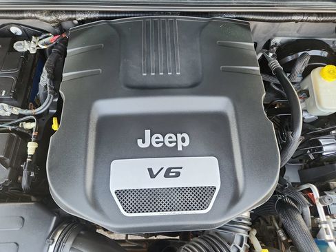 Used 2014 Jeep Wrangler Unlimited Sport w/ Quick Order Package 24S AWD/4WD image 23