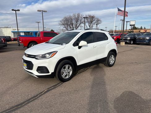 Used 2022 Chevrolet Trax LT w/ LT Convenience Package image 1