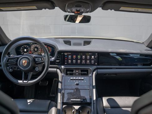 Used 2025 Porsche Panamera RWD image 21