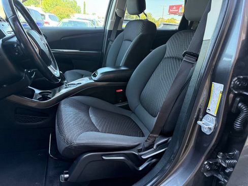 Used 2018 Dodge Journey SE w/ Connectivity Group FWD image 12