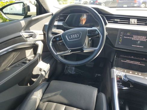 Used 2021 Audi e-tron Prestige image 17