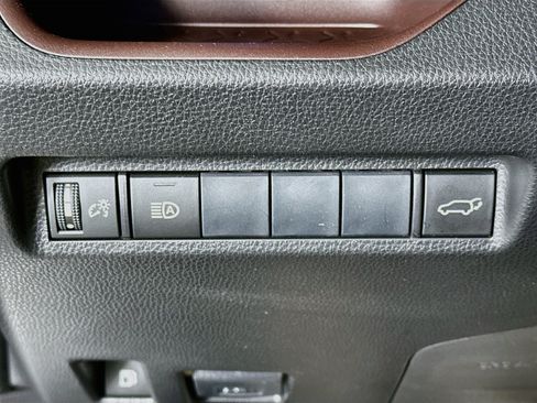 Used 2019 Toyota RAV4 Limited AWD/4WD image 17