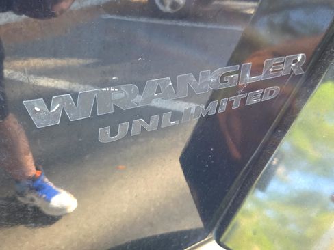 Used 2008 Jeep Wrangler Unlimited Sahara w/ Dual Top Group image 26