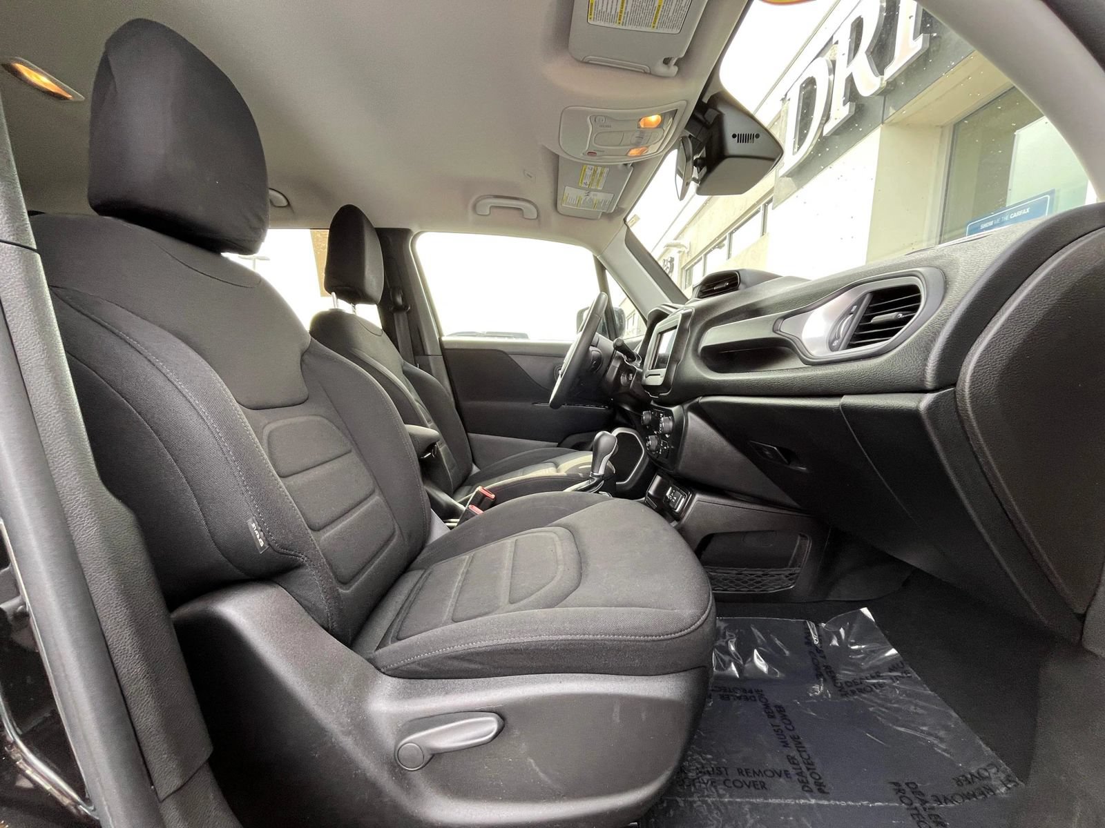 Used 2020 Jeep Renegade Latitude FWD image 27