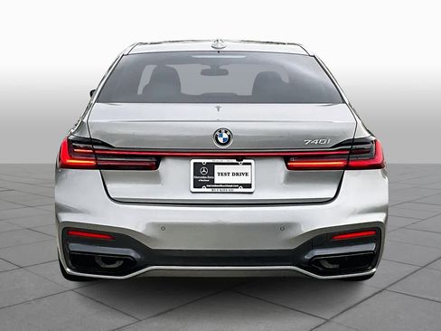 Used 2022 BMW 740i w/ M Sport Package image 4