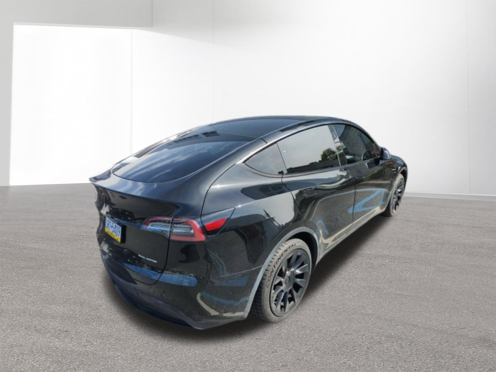 Used 2024 Tesla Model Y Long Range AWD/4WD image 28