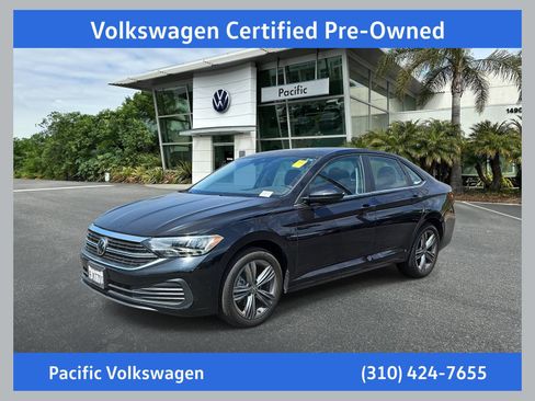 Used 2023 Volkswagen Jetta SE FWD image 1