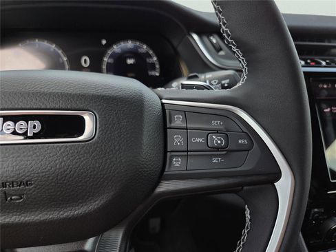 New 2025 Jeep Grand Cherokee Altitude image 60