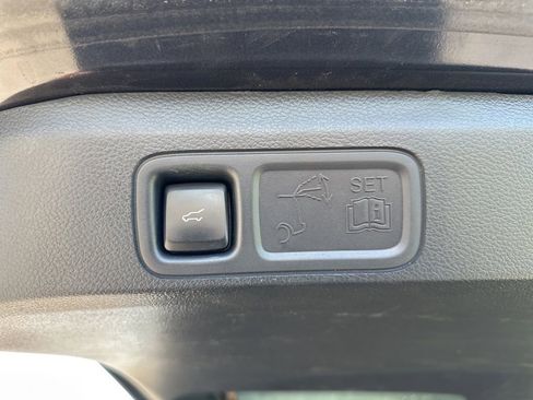 Used 2022 Ford Expedition XLT image 10