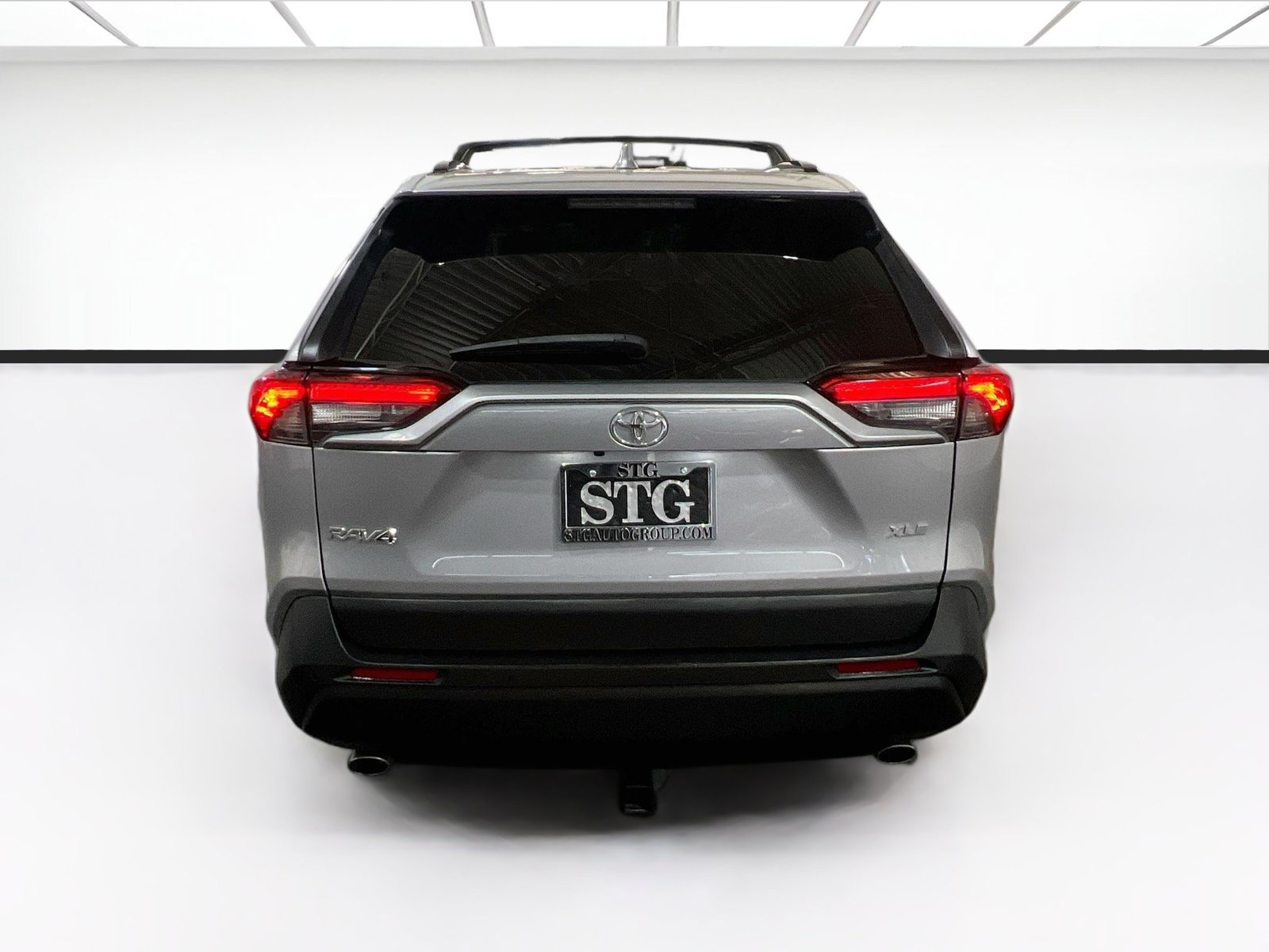 Used 2021 Toyota RAV4 XLE Premium FWD image 5