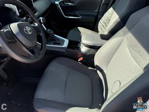 Used 2023 Toyota RAV4 XLE FWD image 18