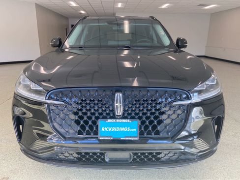 Used 2025 Lincoln Aviator Reserve w/ Equipment Group 201A image 3