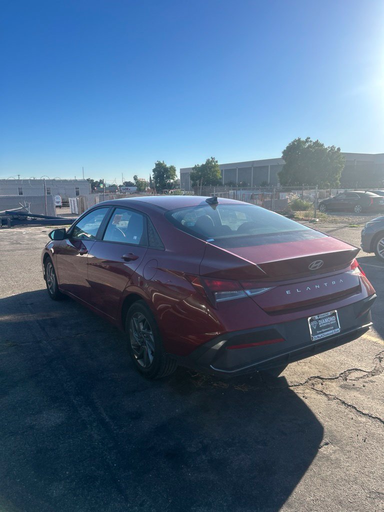Used 2024 Hyundai Elantra SEL FWD image 5