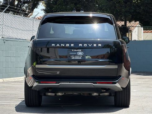 Used 2025 Land Rover Range Rover SE AWD/4WD image 10