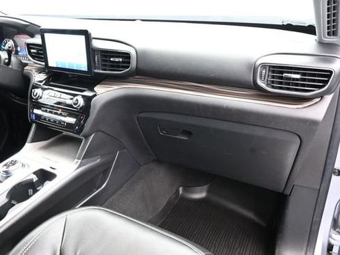 Used 2022 Ford Explorer Limited w/ Equipment Group 301A AWD/4WD image 34