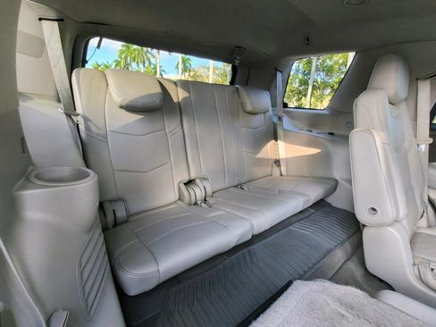 Used 2016 Cadillac Escalade Luxury AWD/4WD image 35