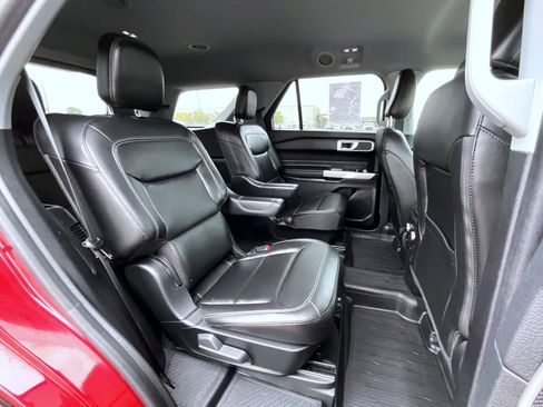 Used 2022 Ford Explorer XLT w/ Equipment Group 202A image 18