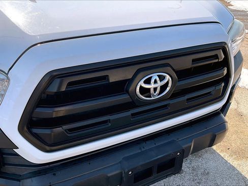 Used 2017 Toyota Tacoma SR image 29