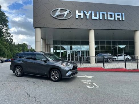 Used 2021 Toyota Highlander Platinum AWD/4WD image 1