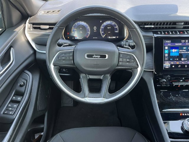 Used 2024 Jeep Grand Cherokee Laredo w/ Luxury Tech Group I AWD/4WD image 17