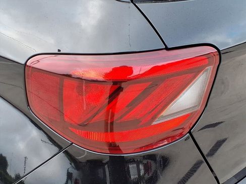 Used 2024 Hyundai Venue SEL image 12