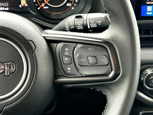 Used 2025 Jeep Wrangler Unlimited Rubicon AWD/4WD image 23