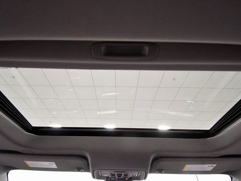 Used 2024 GMC Sierra 2500 Denali image 16