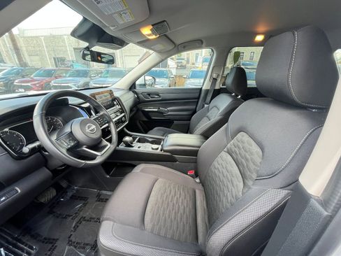 Used 2025 Nissan Pathfinder SV image 29