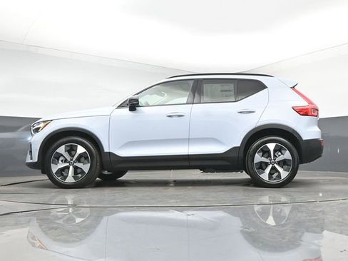 New 2026 Volvo XC40 B5 Plus w/ Protection Package Premier AWD/4WD image 40
