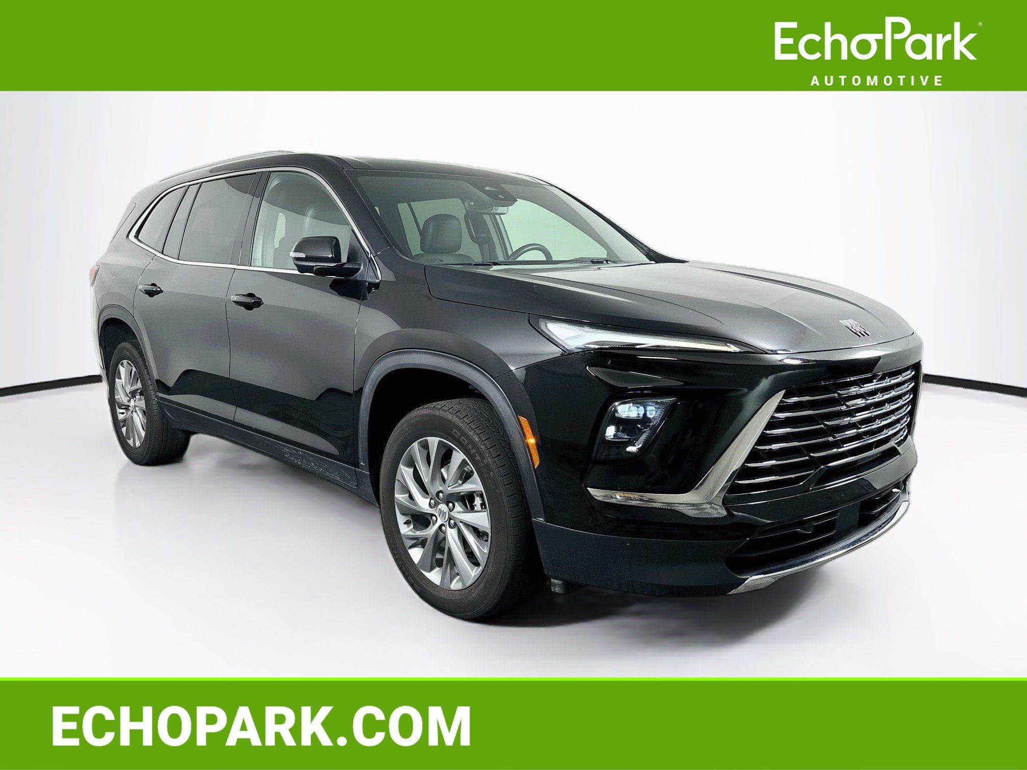 Used 2025 Buick Enclave Preferred FWD image 1